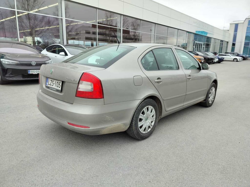 Skoda Octavia 2011 Ruskea (beige)