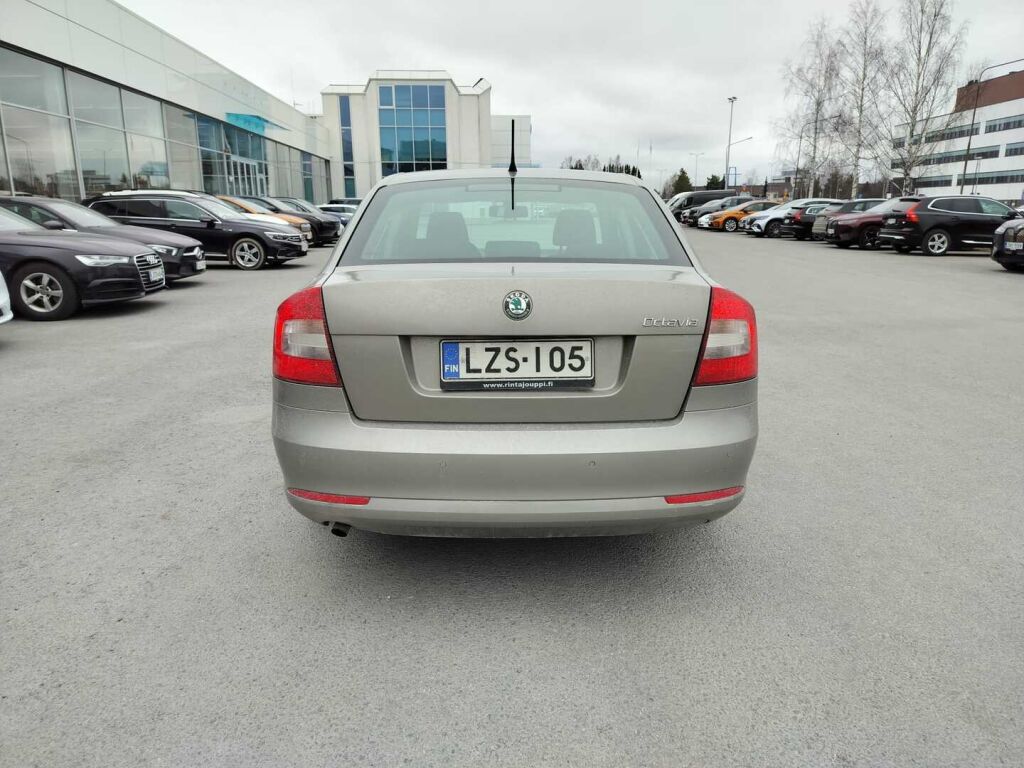 Skoda Octavia 2011 Ruskea (beige)