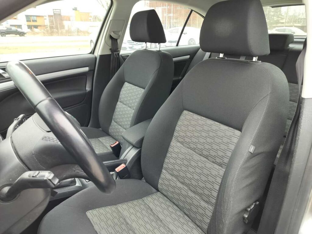 Skoda Octavia 2011 Ruskea (beige)