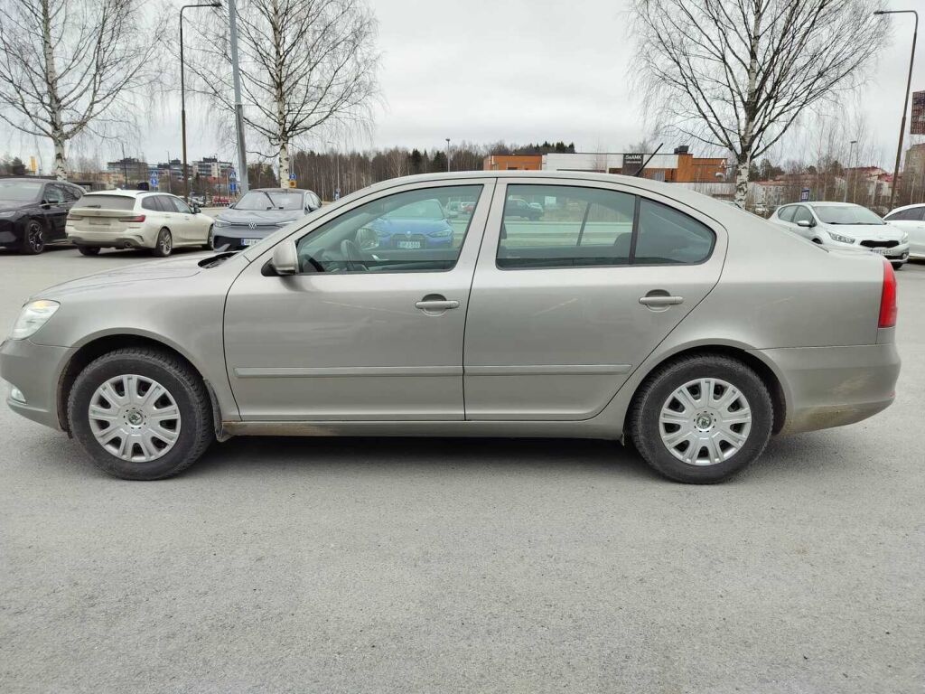 Skoda Octavia 2011 Ruskea (beige)