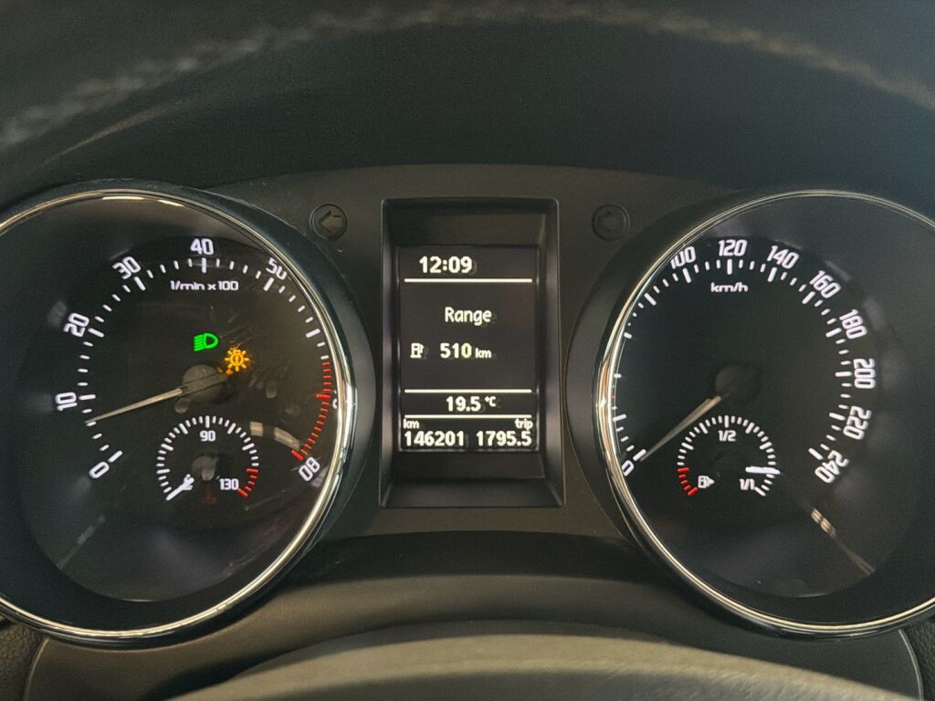 Skoda Yeti 2012 Musta