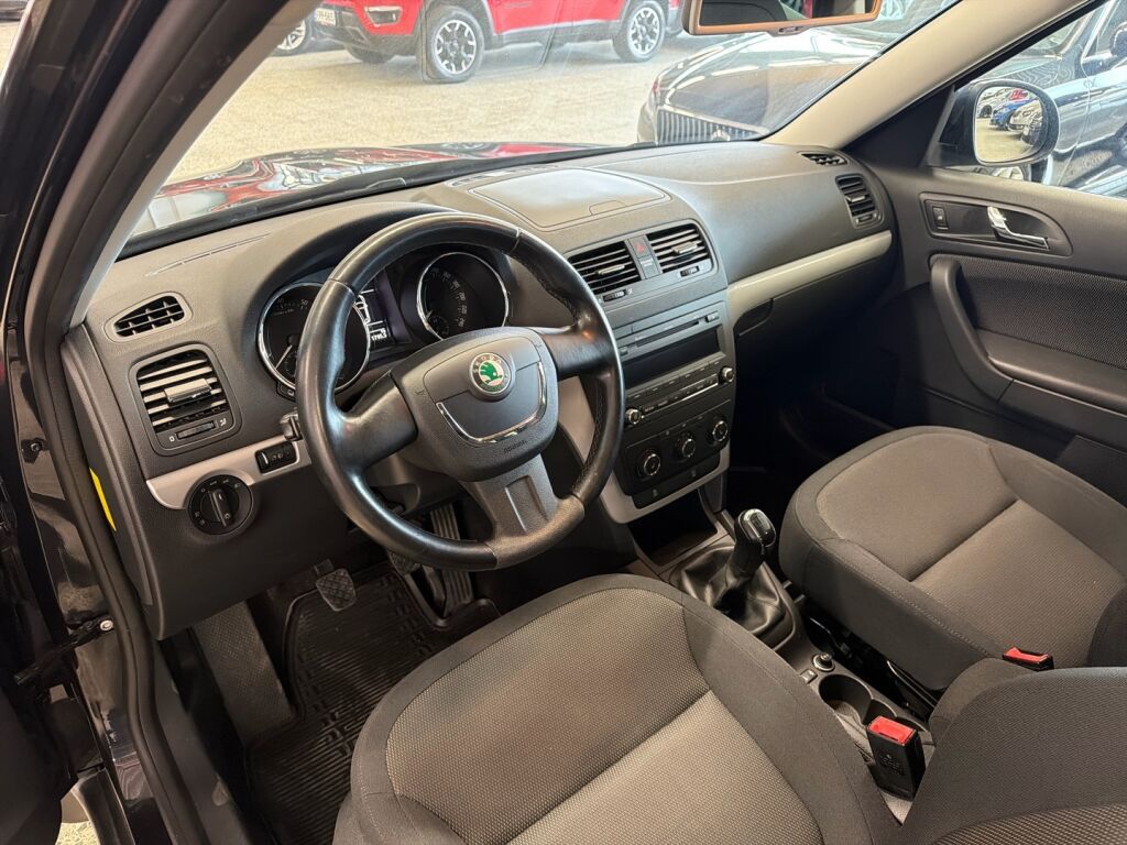 Skoda Yeti 2012 Musta