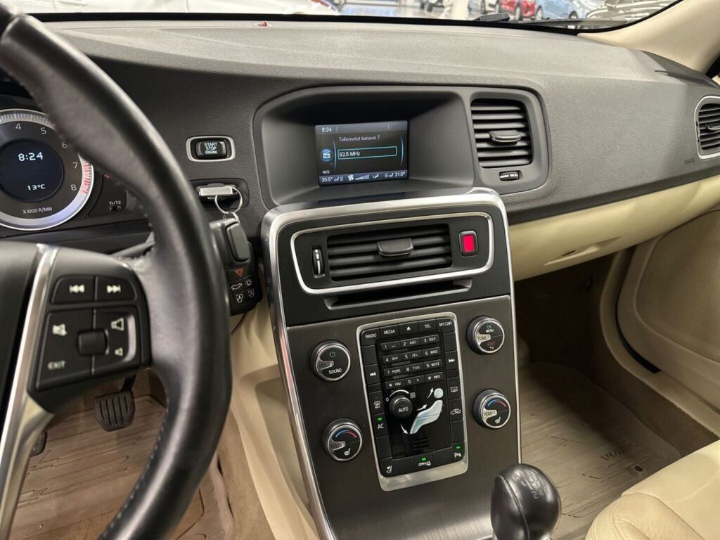 Volvo S60 2011 Punainen