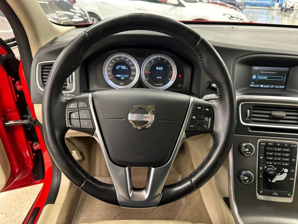 Volvo S60 2011 Punainen