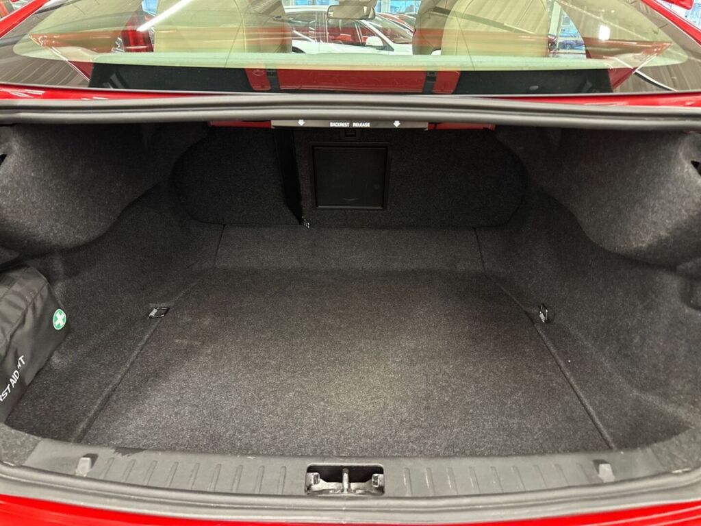 Volvo S60 2011 Punainen