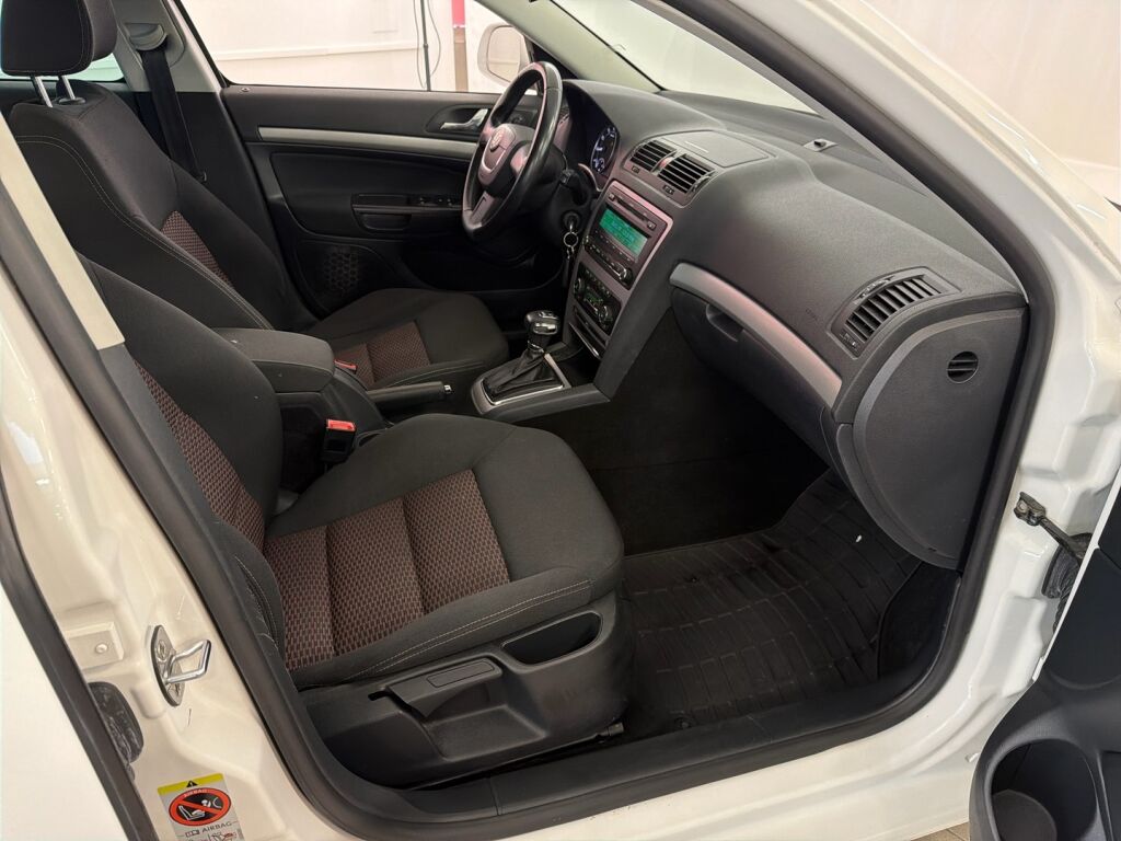 Skoda Octavia 2012 Valkoinen