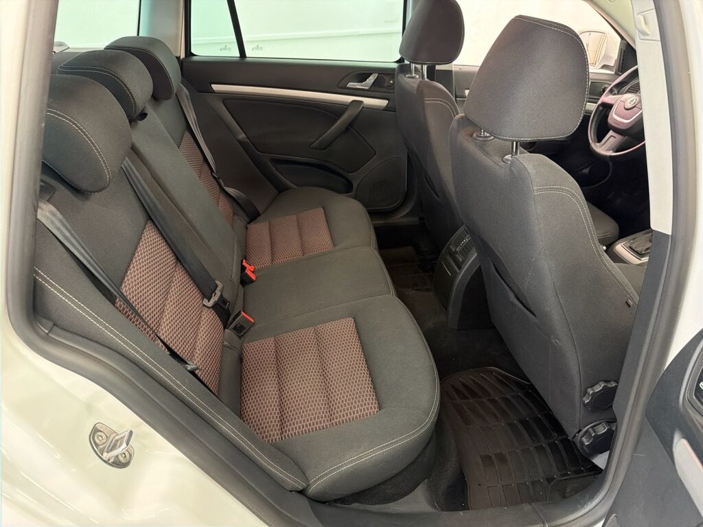 Skoda Octavia 2012 Valkoinen