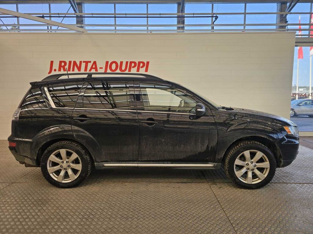 Mitsubishi Outlander 2011 Musta