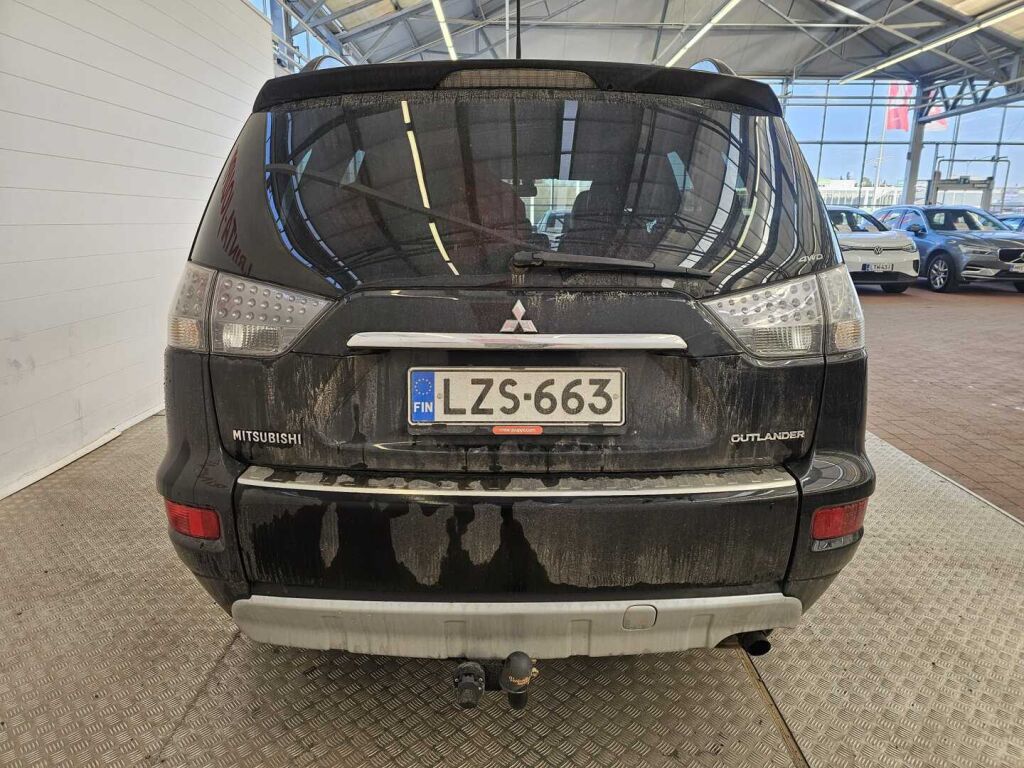 Mitsubishi Outlander 2011 Musta