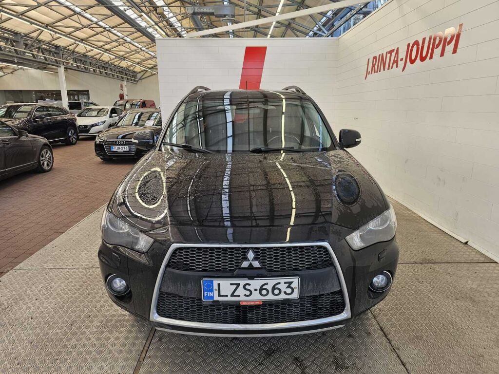 Mitsubishi Outlander 2011 Musta