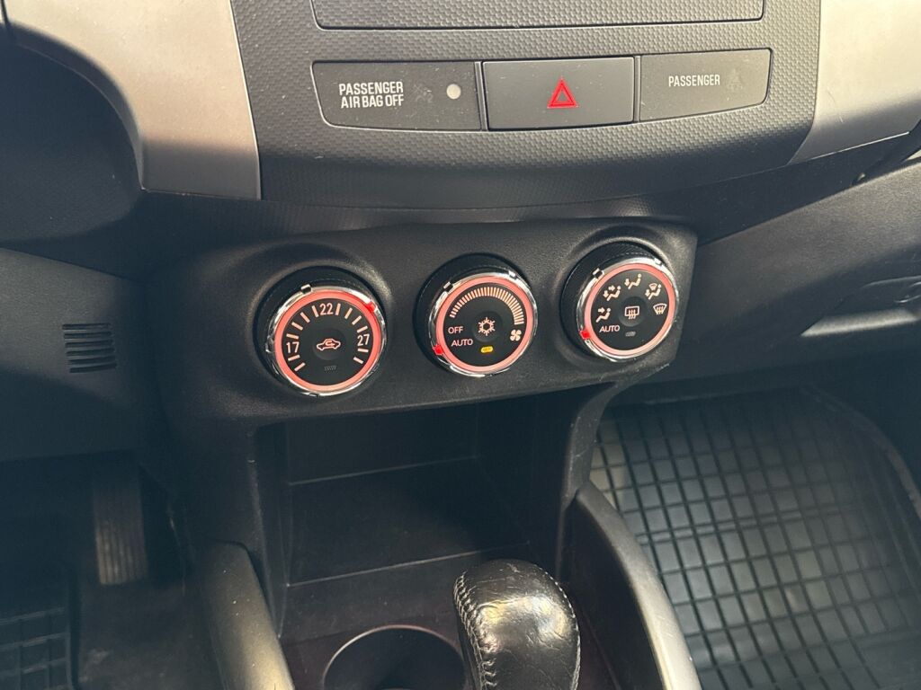 Mitsubishi Outlander 2011 Musta