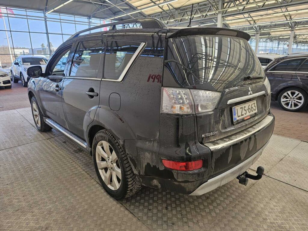 Mitsubishi Outlander 2011 Musta