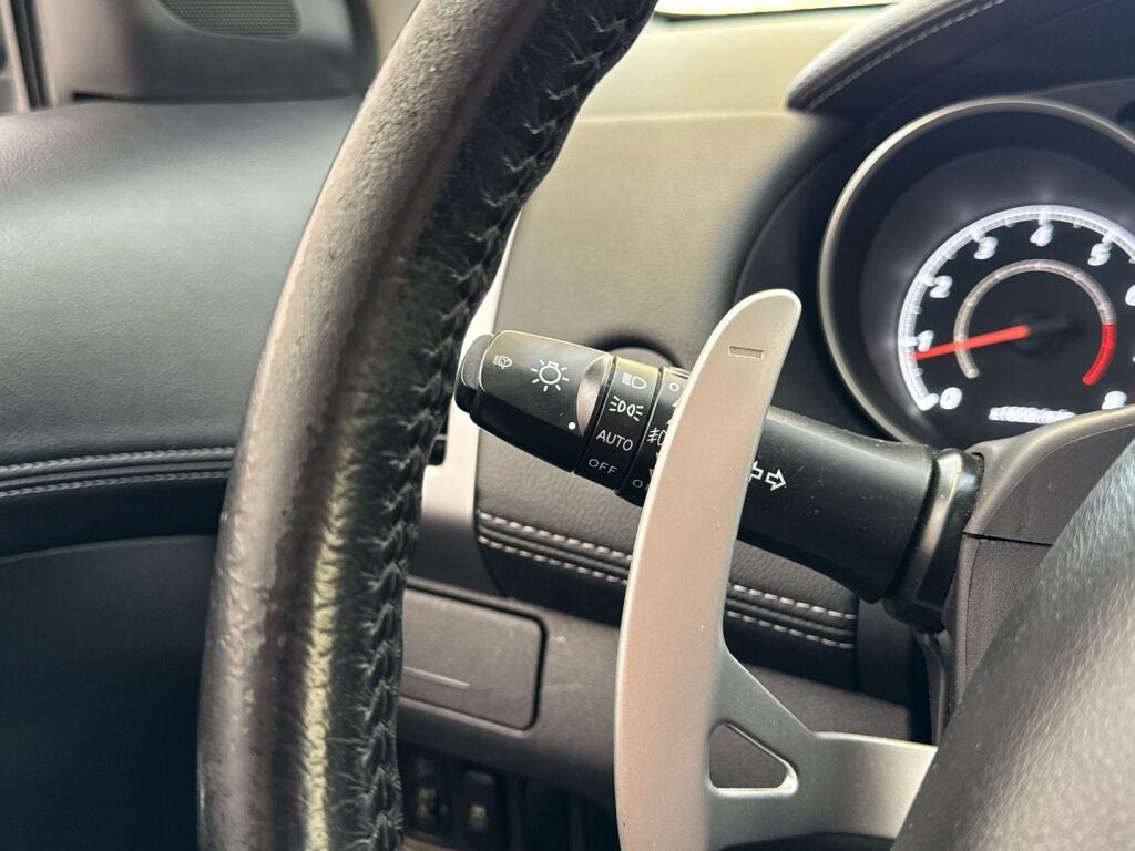 Mitsubishi Outlander 2011 Musta