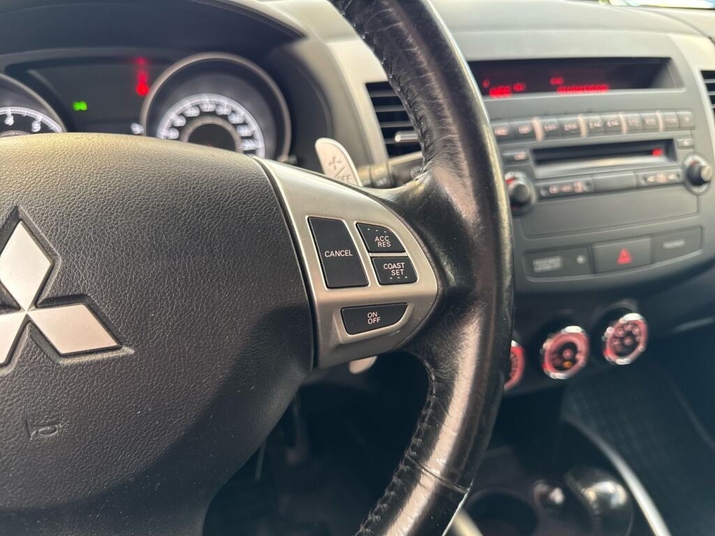 Mitsubishi Outlander 2011 Musta