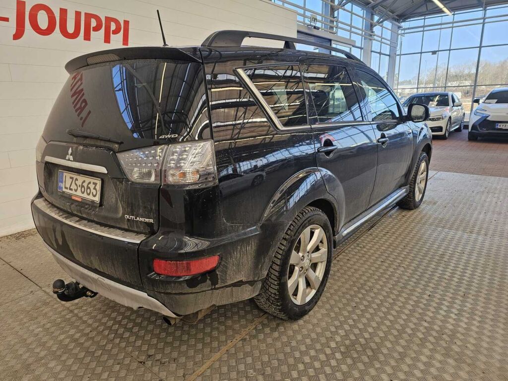 Mitsubishi Outlander 2011 Musta
