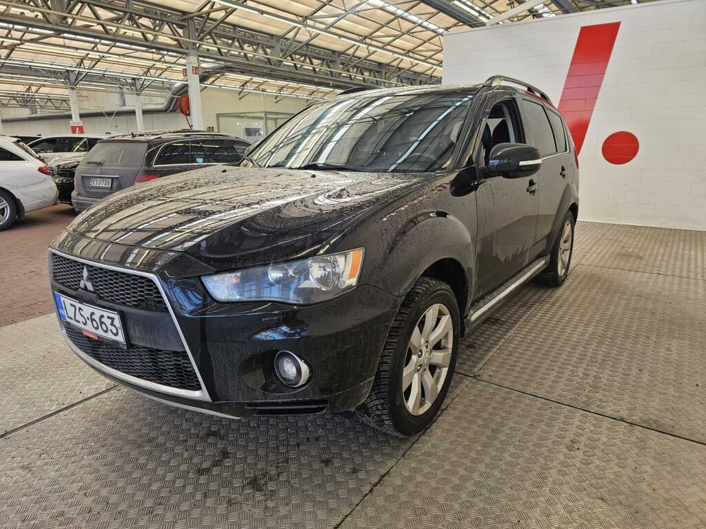 Mitsubishi Outlander 2011 Musta