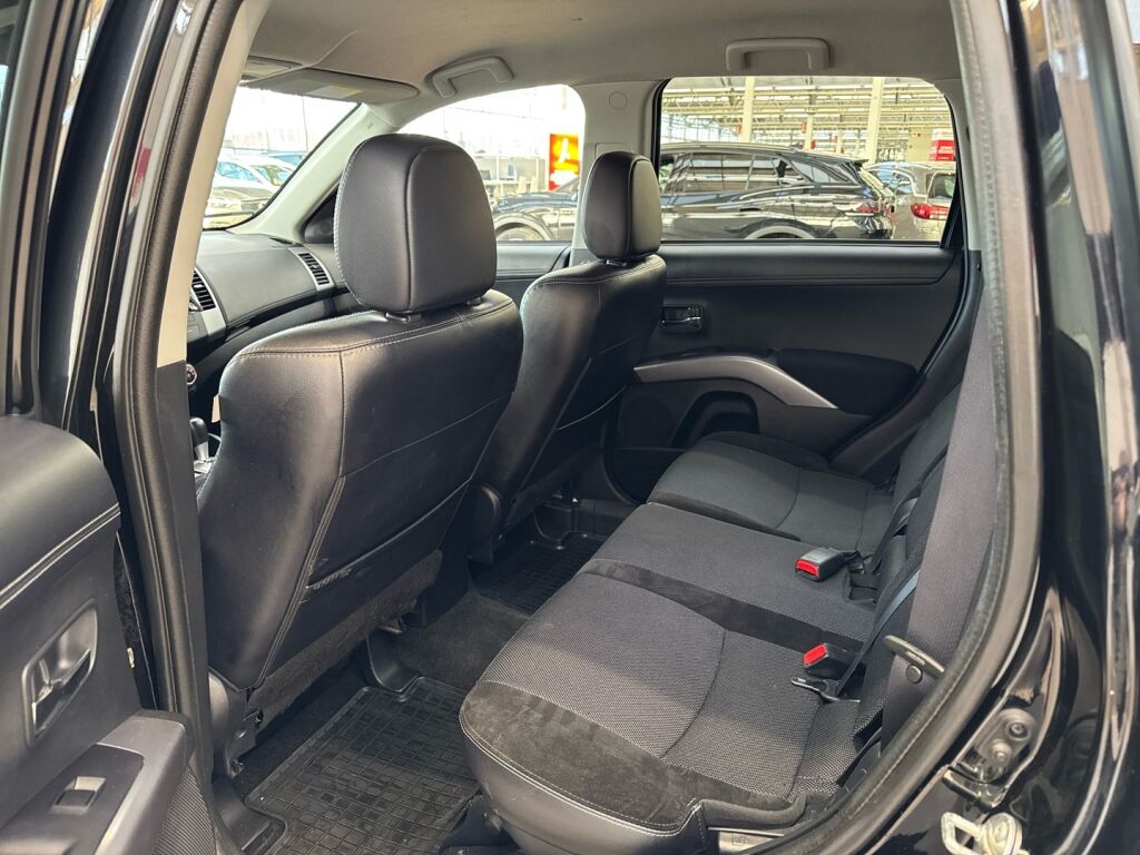 Mitsubishi Outlander 2011 Musta