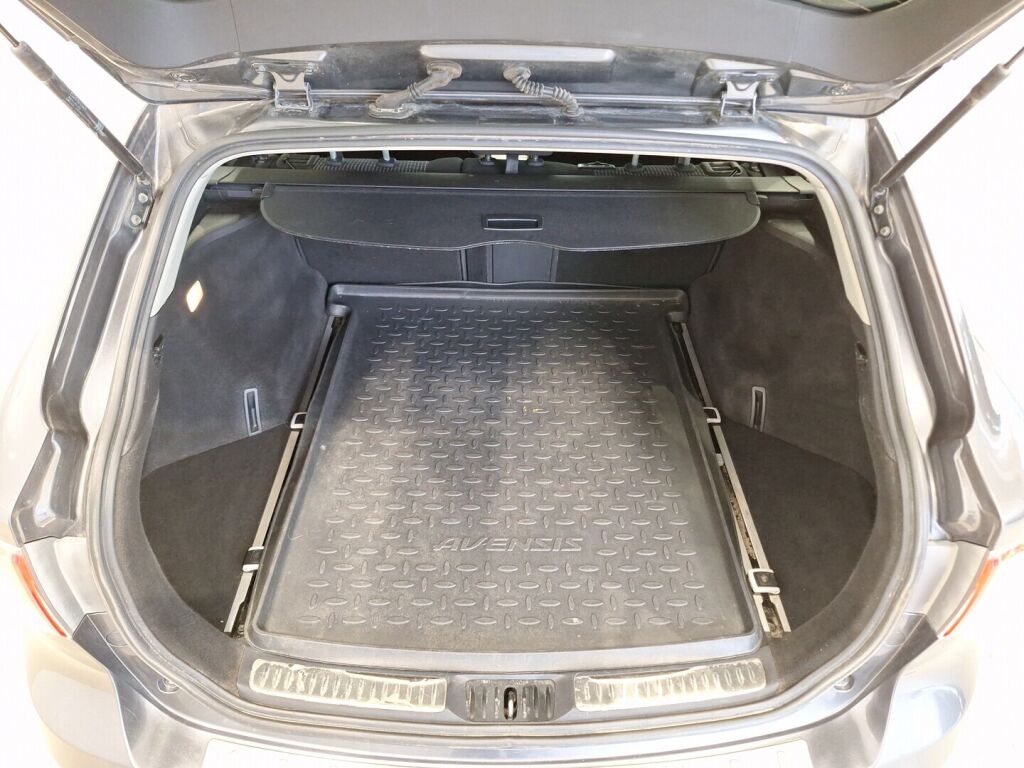 Toyota Avensis 2011 Harmaa