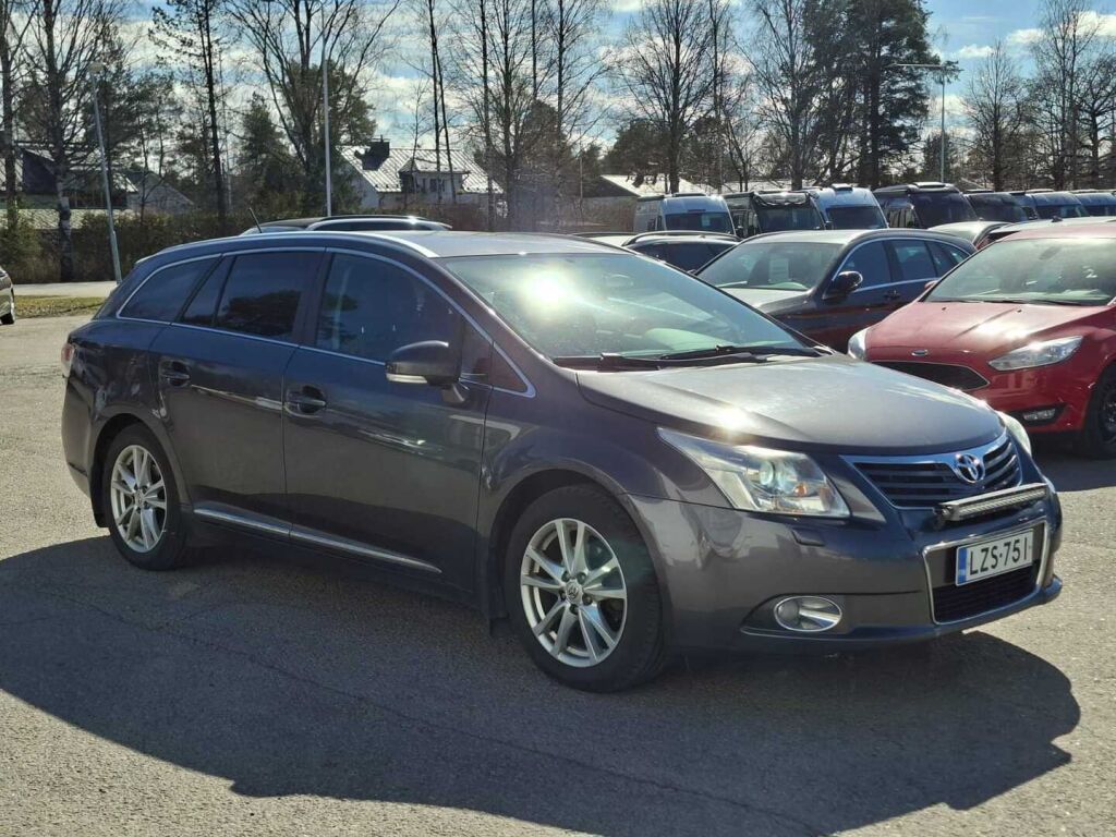 Toyota Avensis 2011 Harmaa