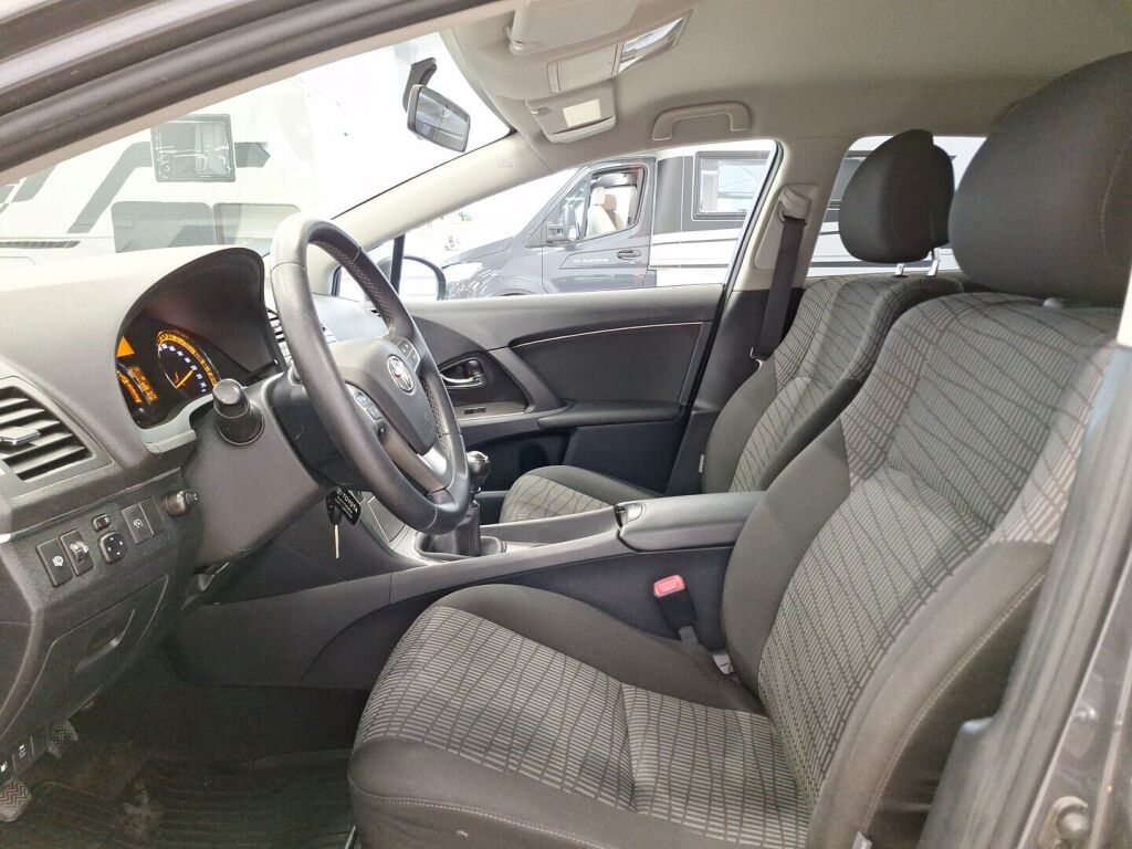 Toyota Avensis 2011 Harmaa