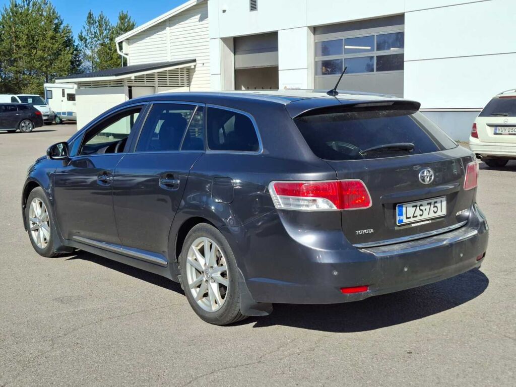 Toyota Avensis 2011 Harmaa