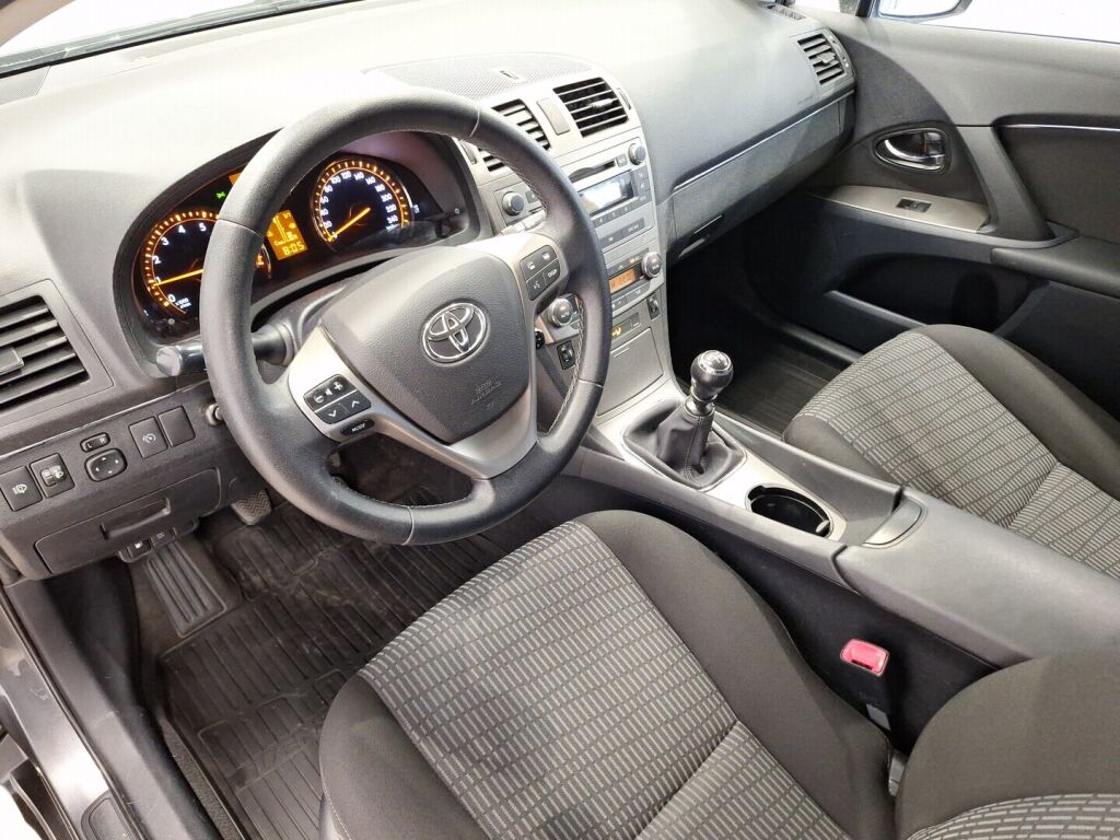 Toyota Avensis 2011 Harmaa