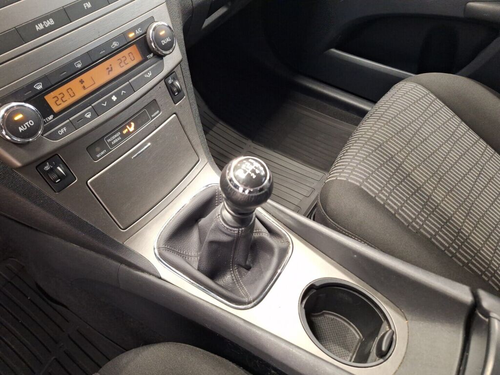 Toyota Avensis 2011 Harmaa