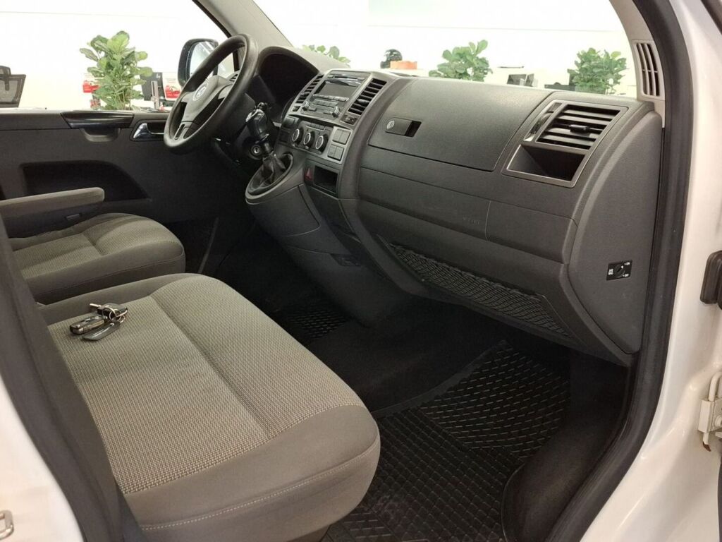 Volkswagen Caravelle 2012 Valkoinen