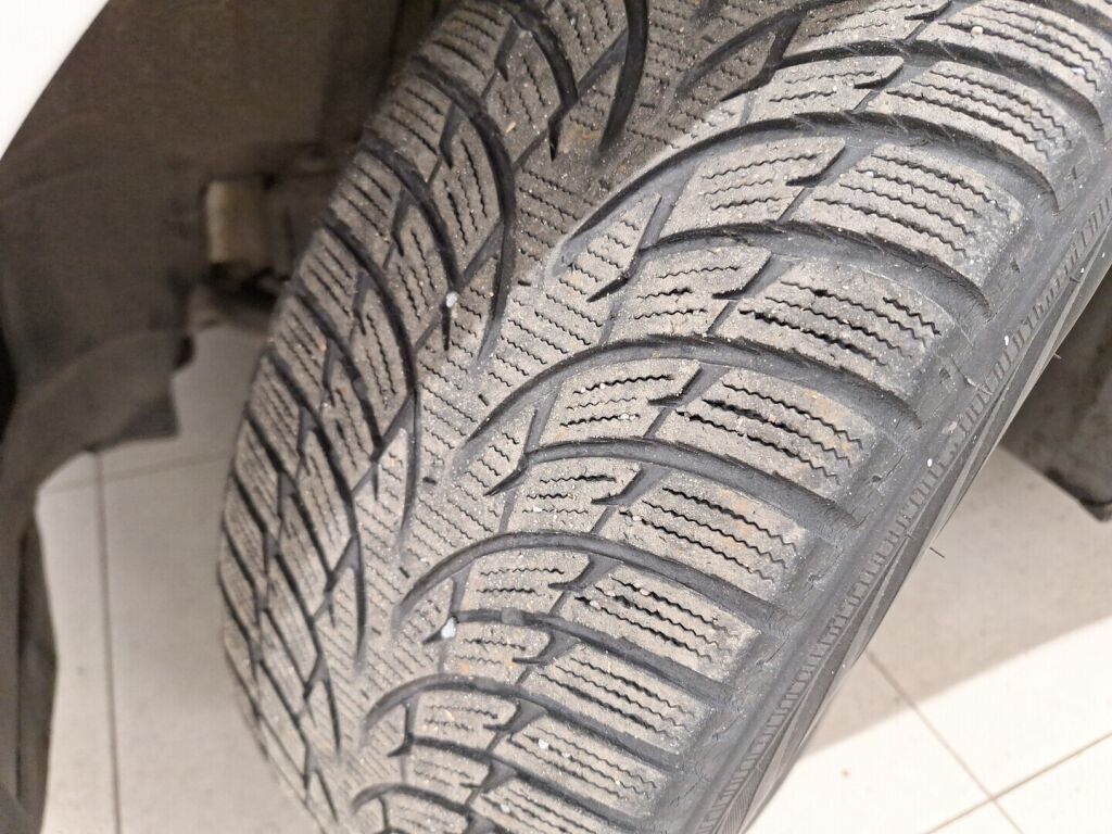 BMW 318 2011 Valkoinen