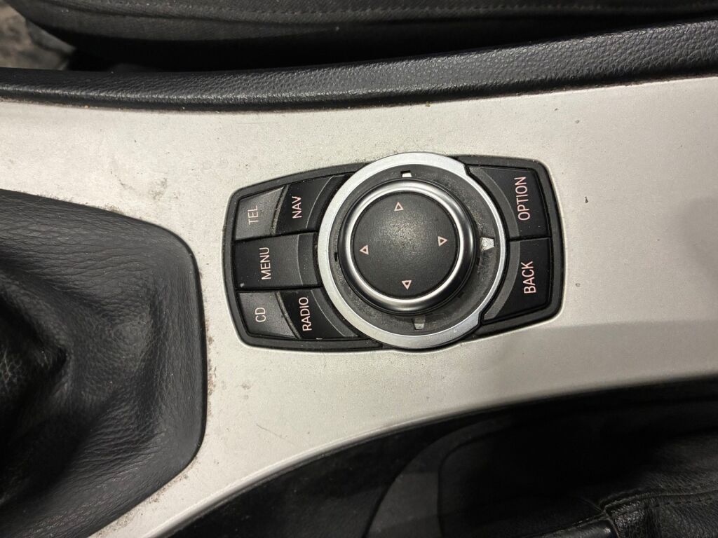 BMW 318 2011 Valkoinen