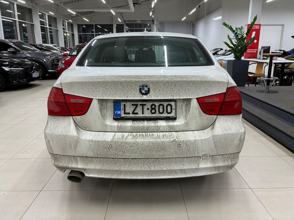 BMW 318 2011 Valkoinen