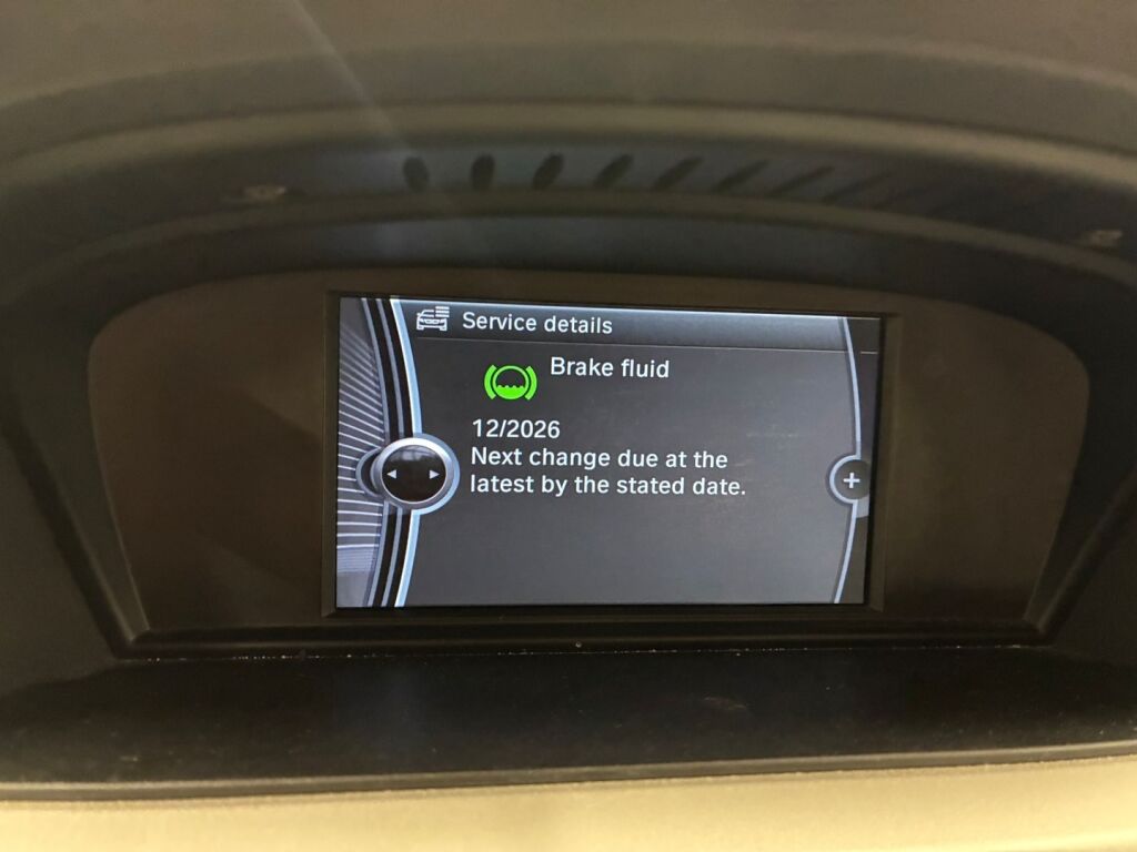 BMW 318 2011 Valkoinen