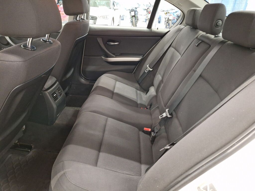 BMW 318 2011 Valkoinen