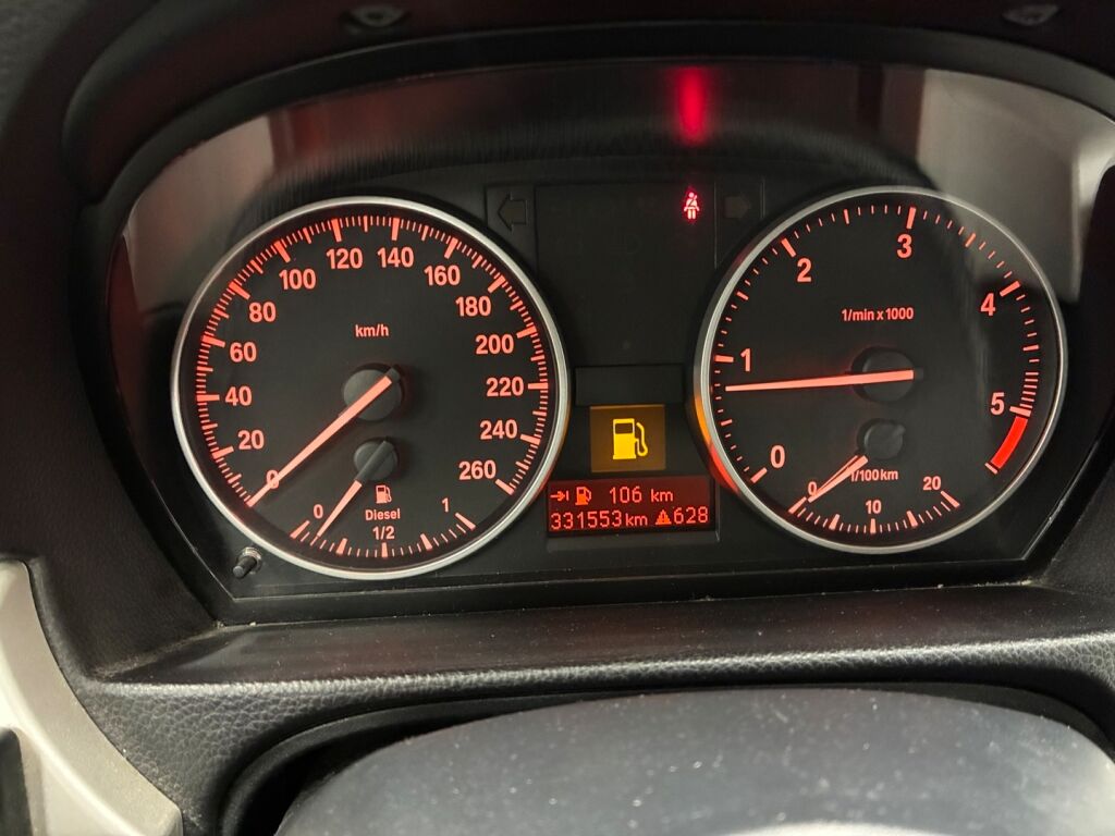 BMW 318 2011 Valkoinen