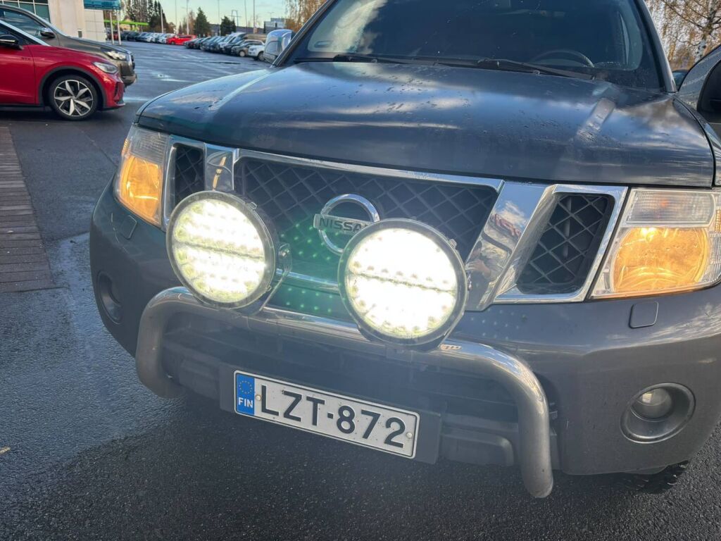 Nissan Navara 2011 Harmaa
