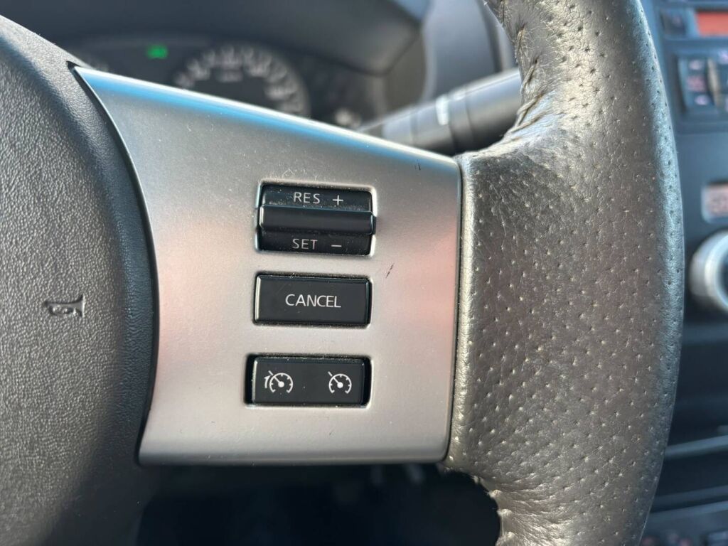 Nissan Navara 2011 Harmaa