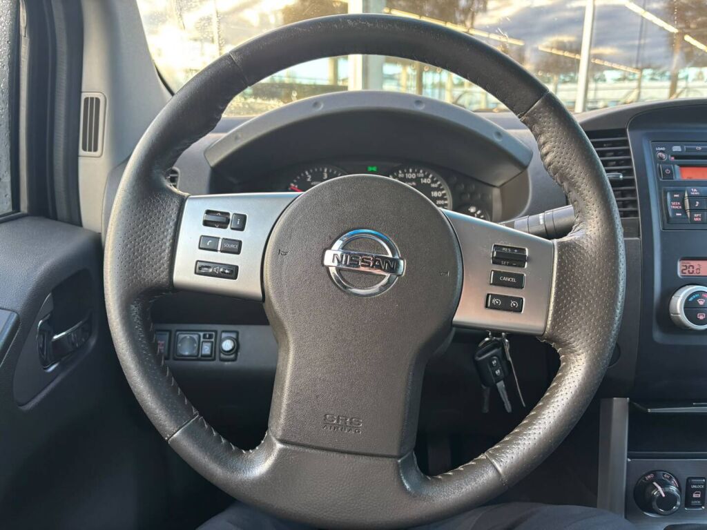 Nissan Navara 2011 Harmaa