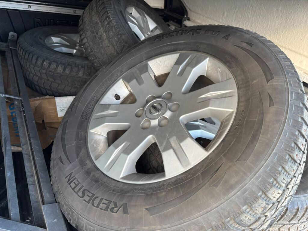 Nissan Navara 2011 Harmaa