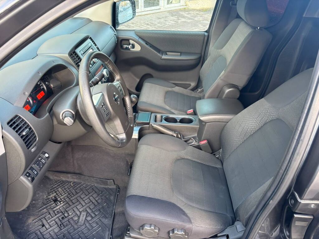 Nissan Navara 2011 Harmaa