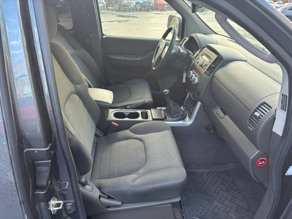 Nissan Navara 2011 Harmaa