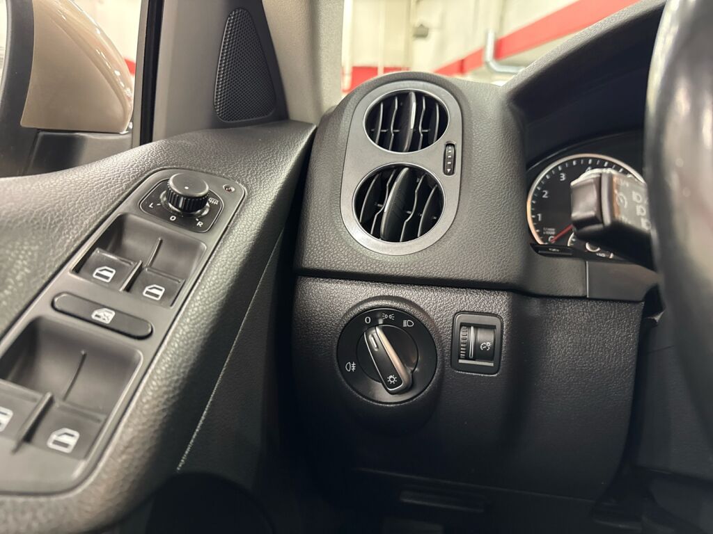 Volkswagen Tiguan 2012 Ruskea (beige)