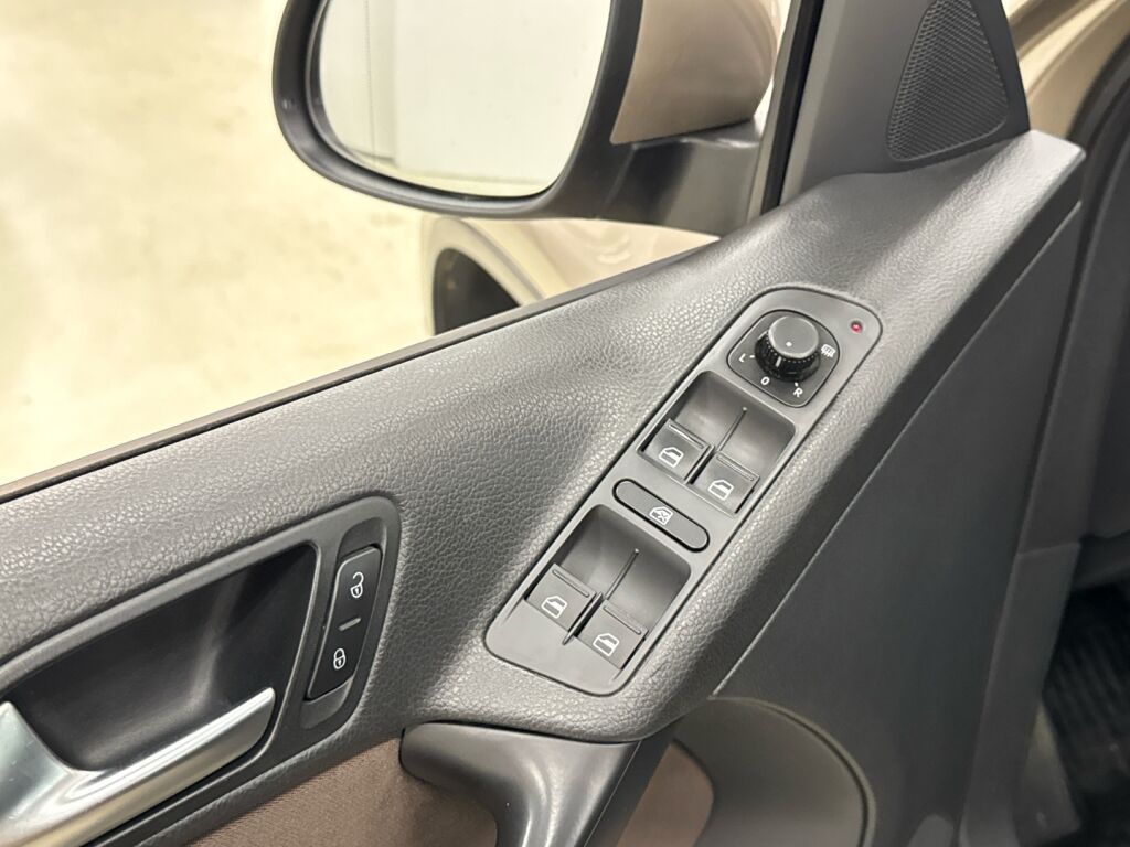 Volkswagen Tiguan 2012 Ruskea (beige)