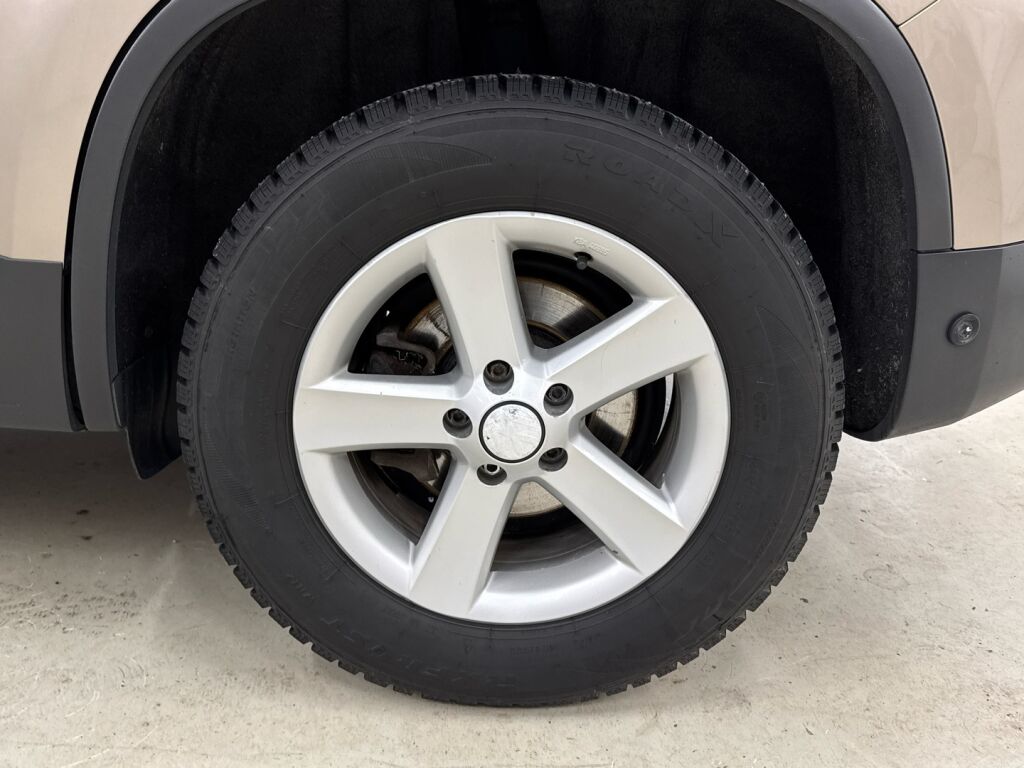 Volkswagen Tiguan 2012 Ruskea (beige)