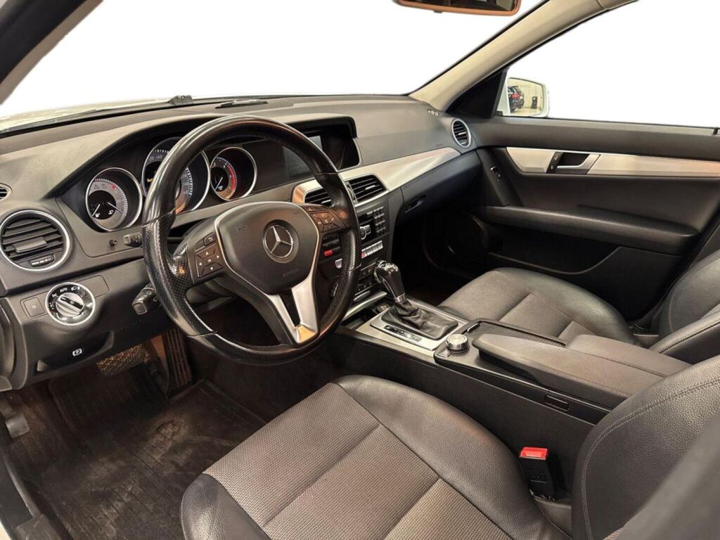 Mercedes-Benz C 2012 Valkoinen