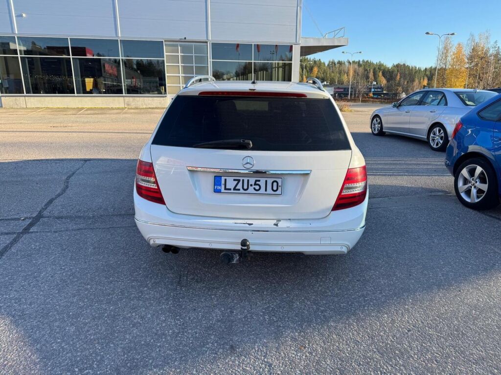 Mercedes-Benz C 2012 Valkoinen