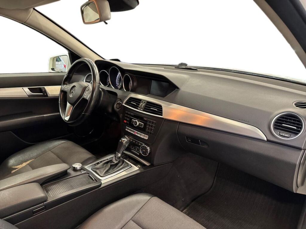 Mercedes-Benz C 2012 Valkoinen