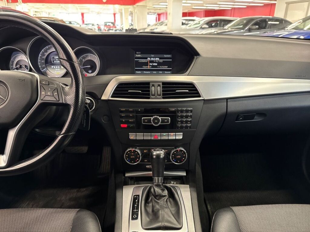 Mercedes-Benz C 2012 Valkoinen