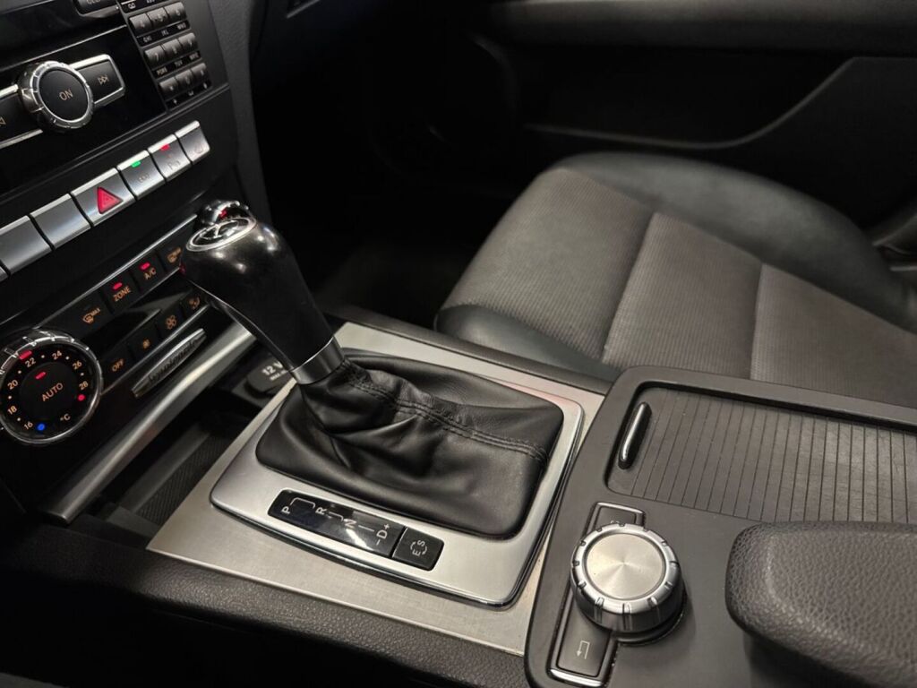 Mercedes-Benz C 2012 Valkoinen