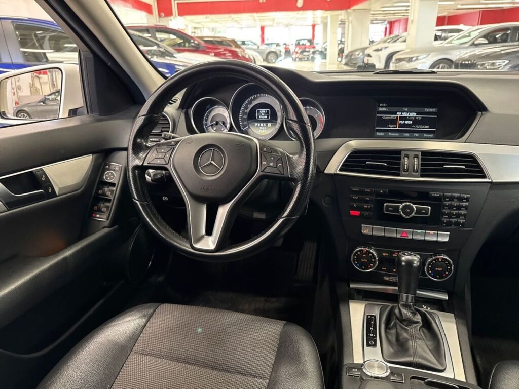 Mercedes-Benz C 2012 Valkoinen