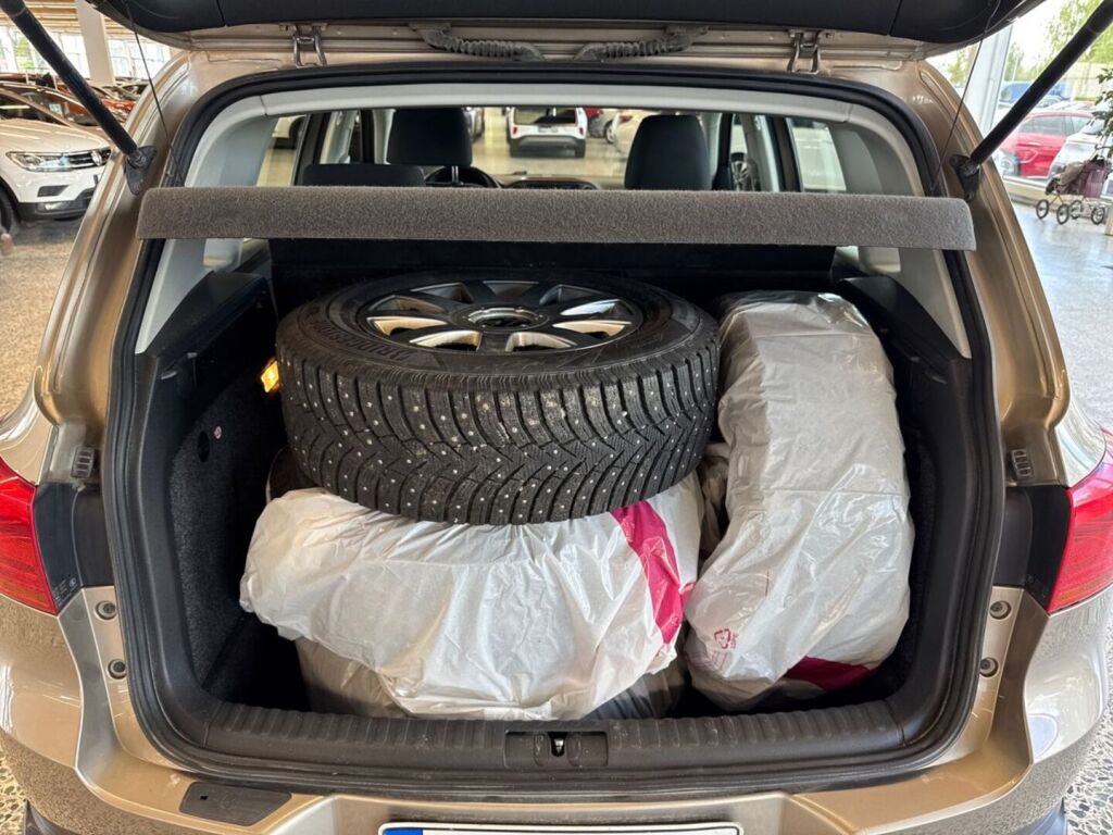 Volkswagen Tiguan 2012 Ruskea (beige)